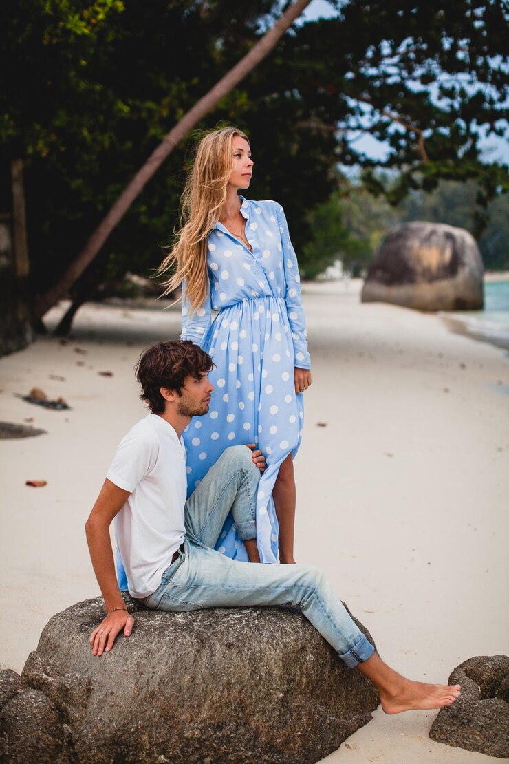 romantic-young-stylish-hipster-couple-love-tropical-beach-vacation_285396-1136